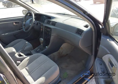 2001 Toyota Camry Le/Xle z USA, uszkodzony, nr VIN 4T1BF22K01U129251